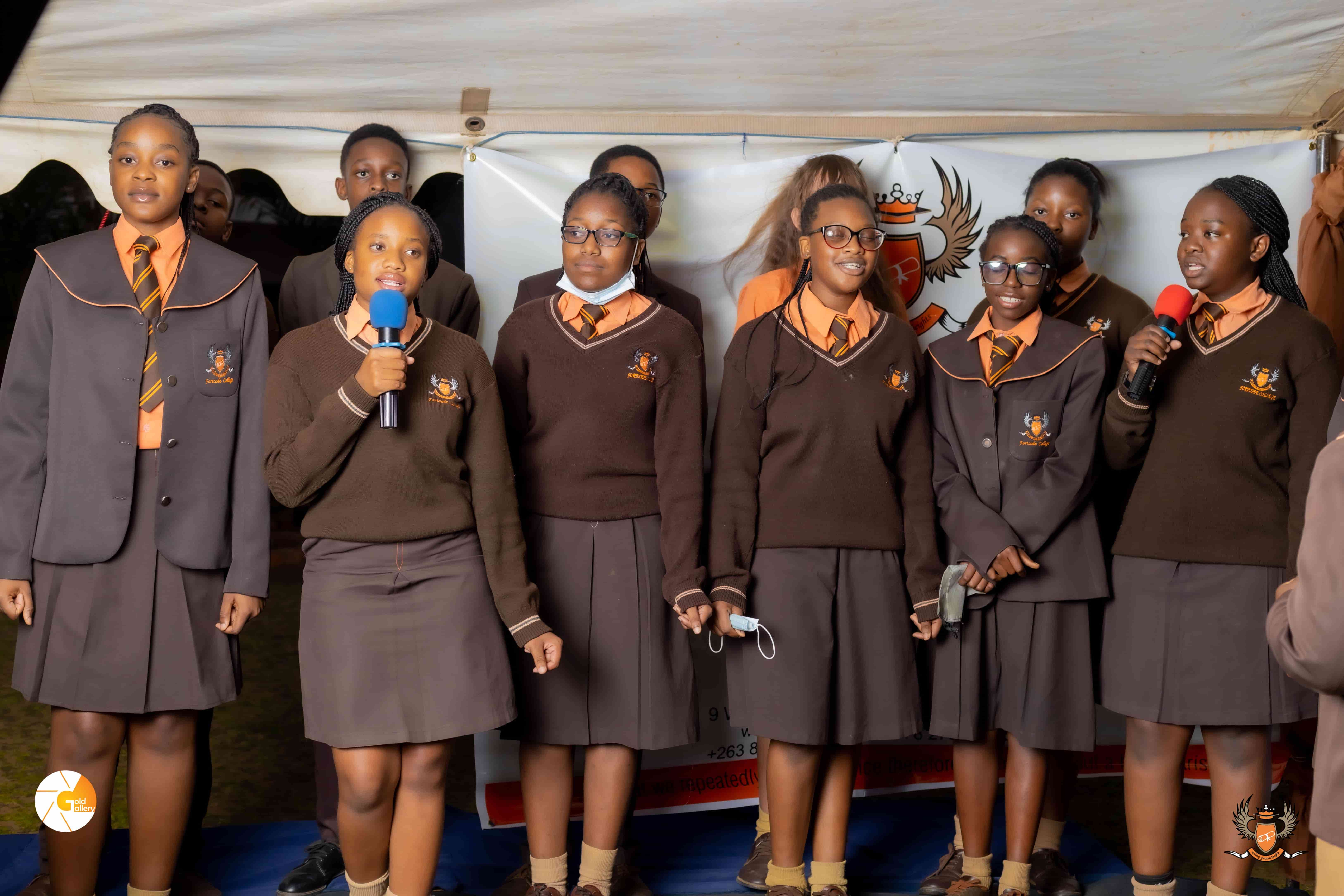 Fortcode Students singing in the choir